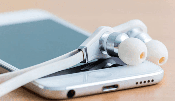 6 Reasons Why You Should Never Share Your Earbuds